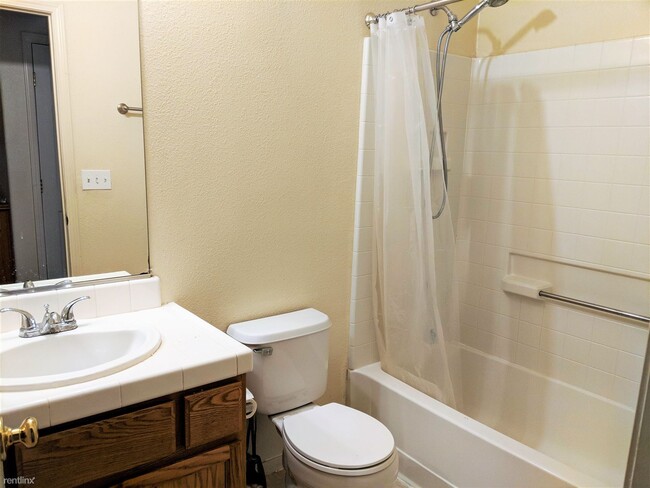 Building Photo - 2 br, 2 bath Townhome - 4071 Hemingway Common