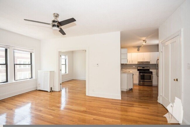 Building Photo - 622 W Stratford Pl
