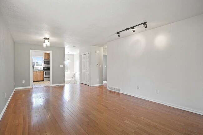 Foto del edificio - 3 Bedroom Townhome in University Neighborhood