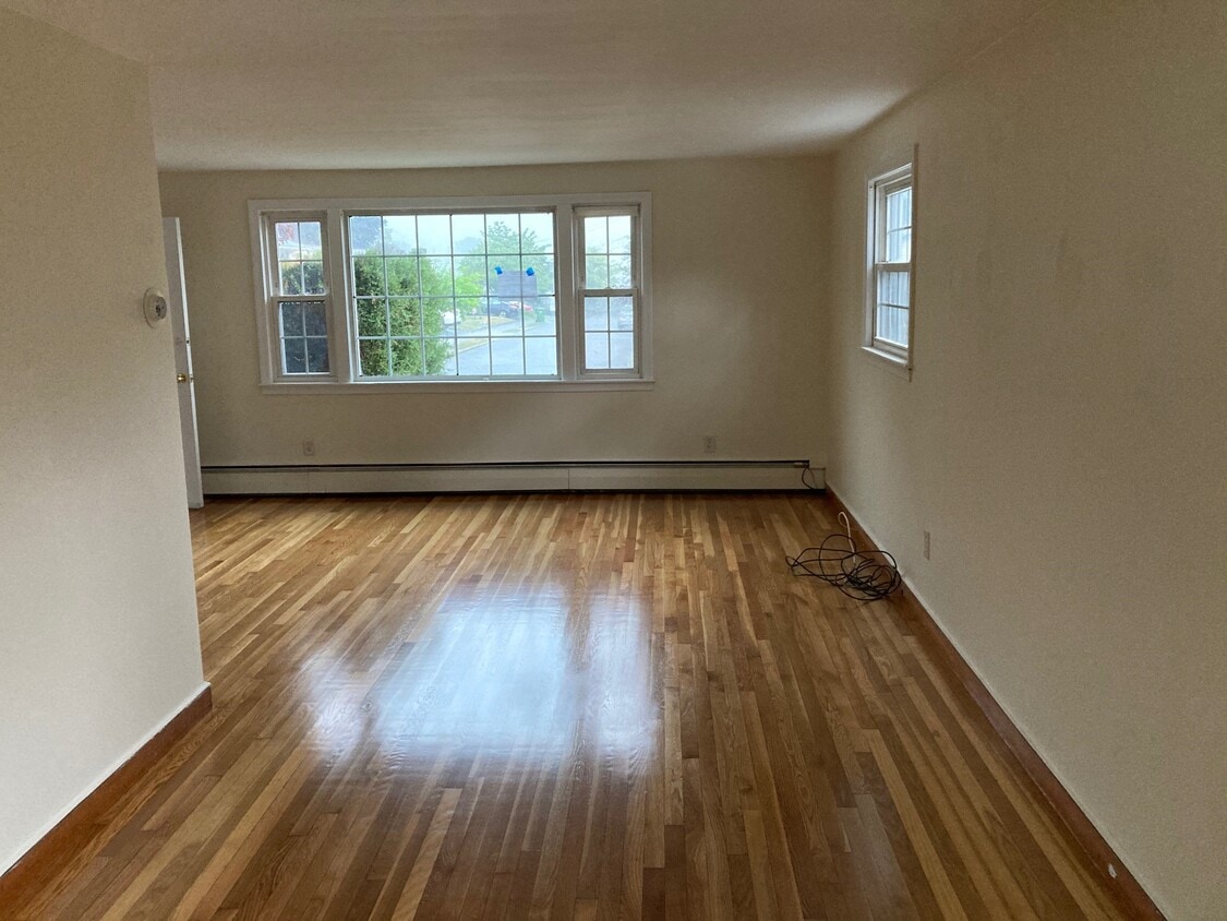 107 Jensen Rd, Watertown, MA 02472 Townhome Rentals in Watertown MA