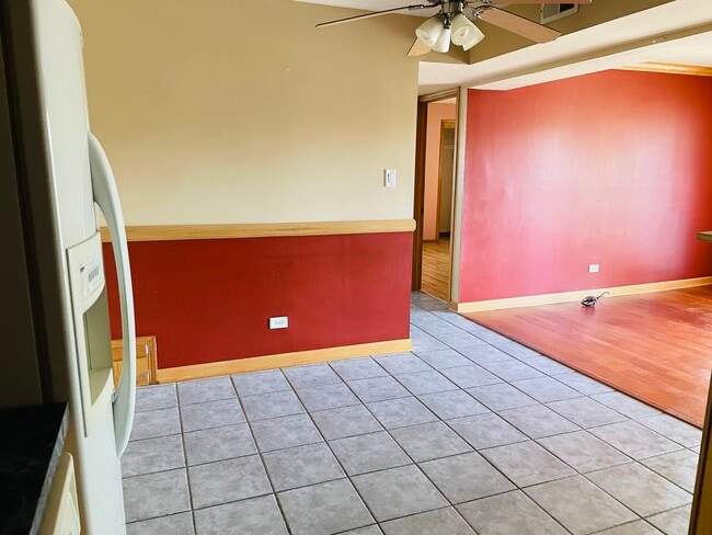Building Photo - 5850 W 87th St