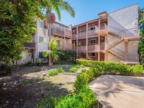 Building Photo - 2600 Torrey Pines Rd