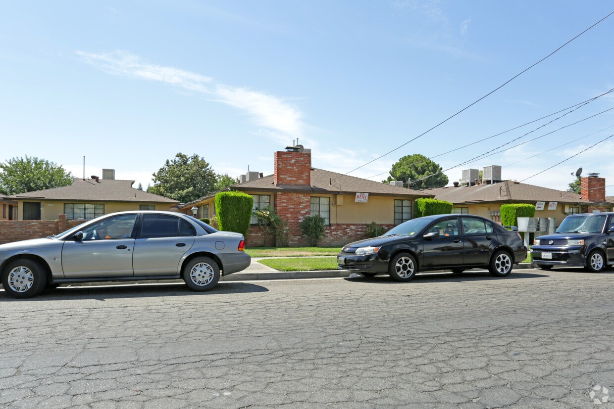 Building Photo - 4342 E Sierra Madre Ave