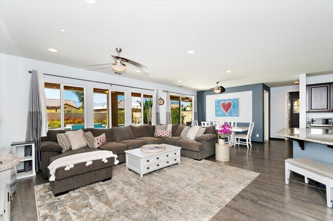 Foto del edificio - 74095 Imperial Ct E