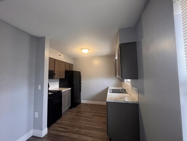 Building Photo - 320 Landing