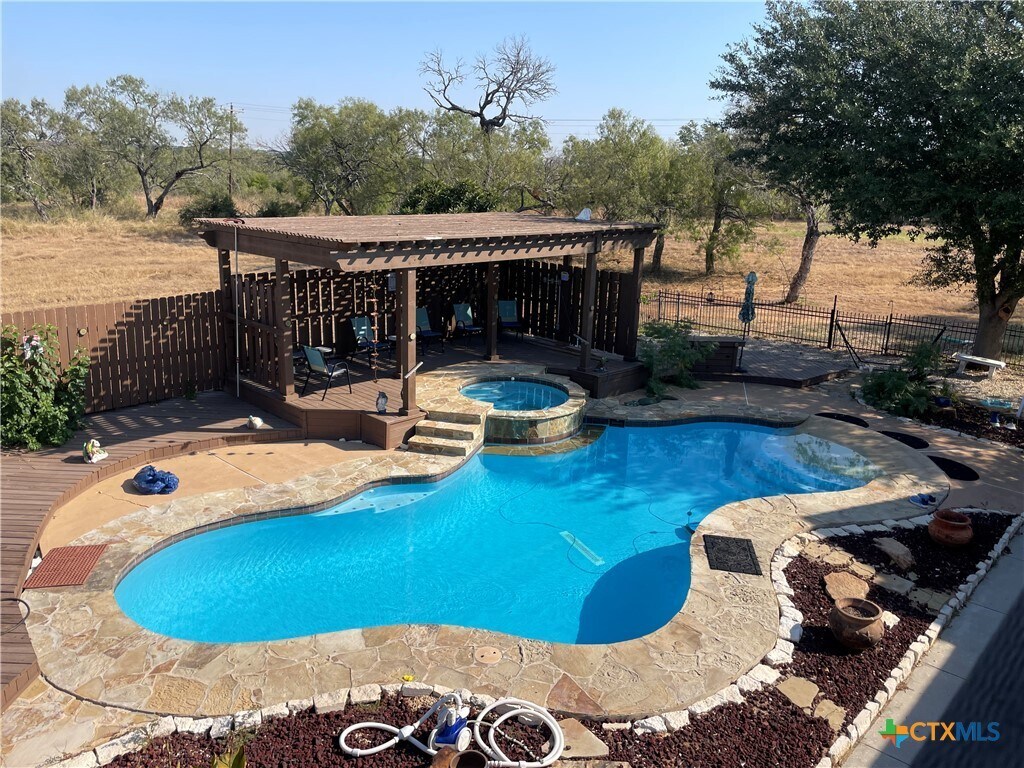 Foto del edificio - 16835 FM725