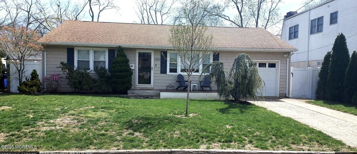 Foto principal - 1220 Sunset Ave