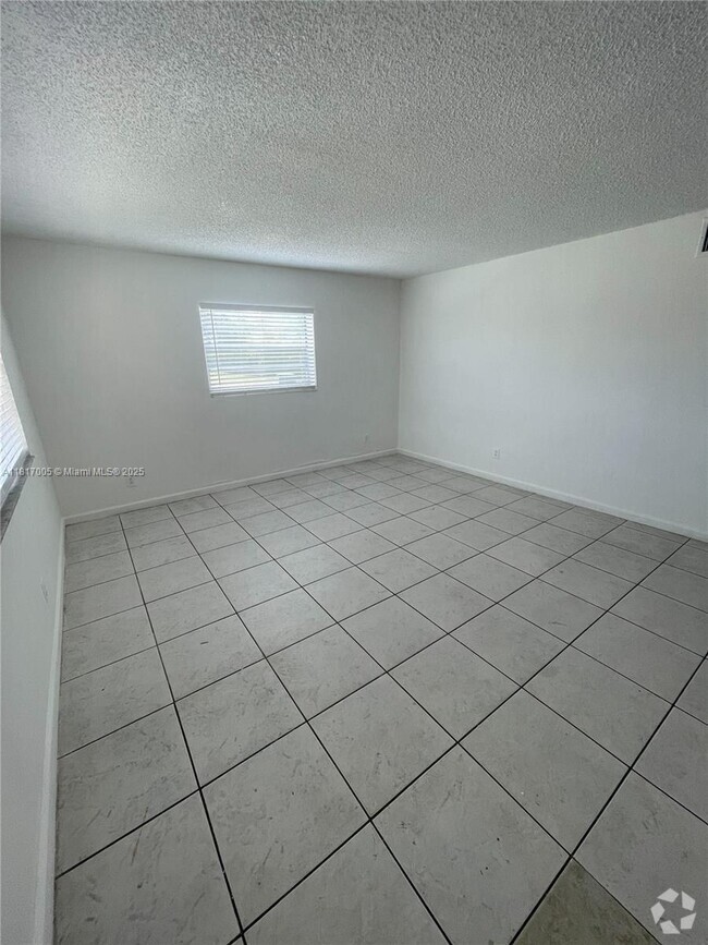 Building Photo - 6034 SW 37th St