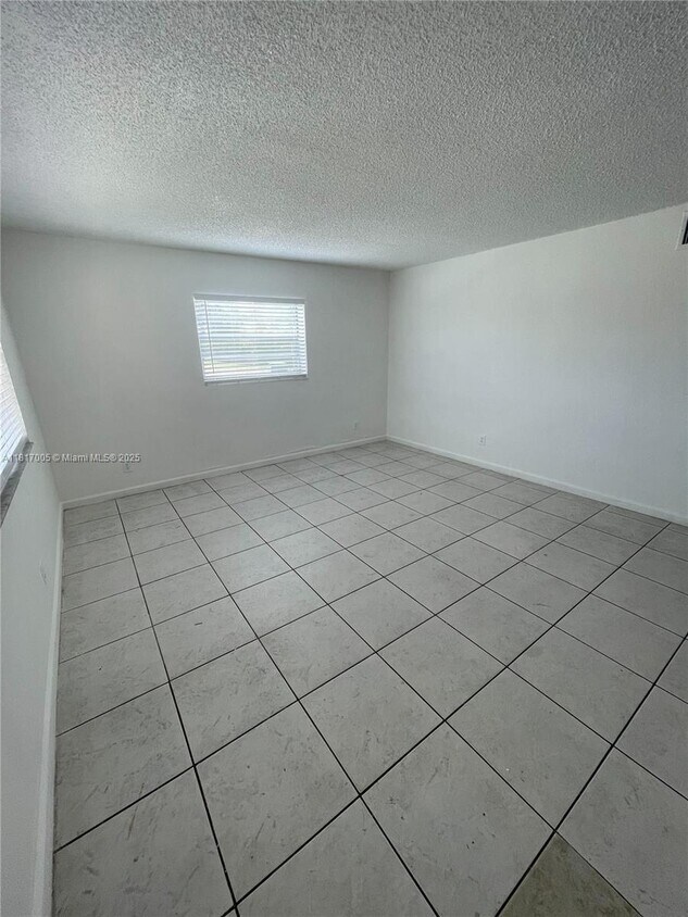 Foto principal - 6034 SW 37th St