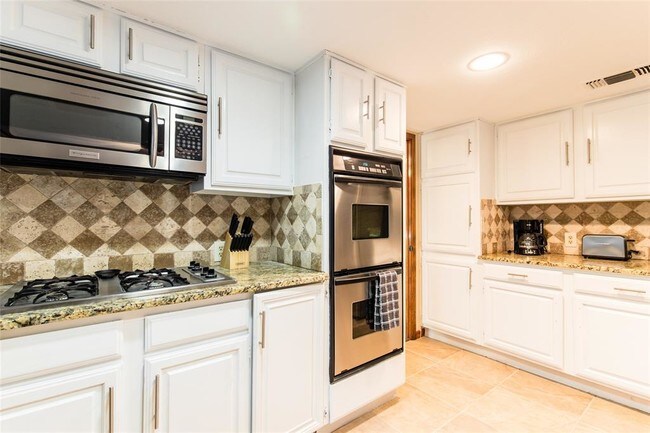 Foto del edificio - 2407 Winding Hollow Ln