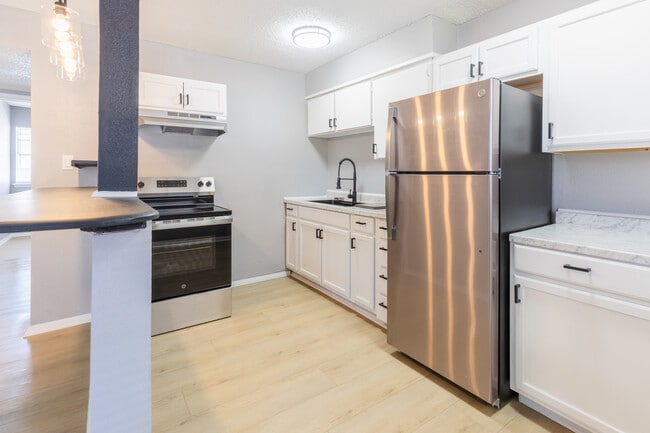 Kitchen - Maplewood Apartments