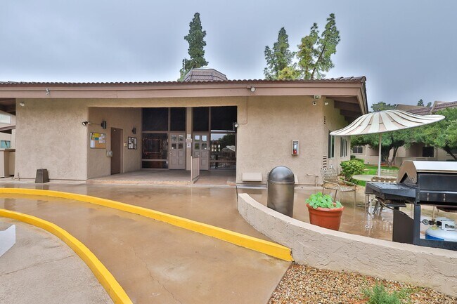 Building Photo - 7436 E Chaparral Rd
