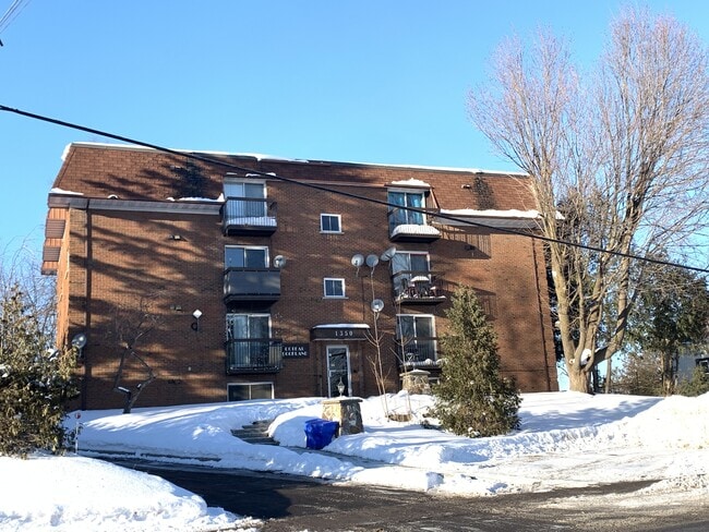 Building Photo - 1350 Laurier St