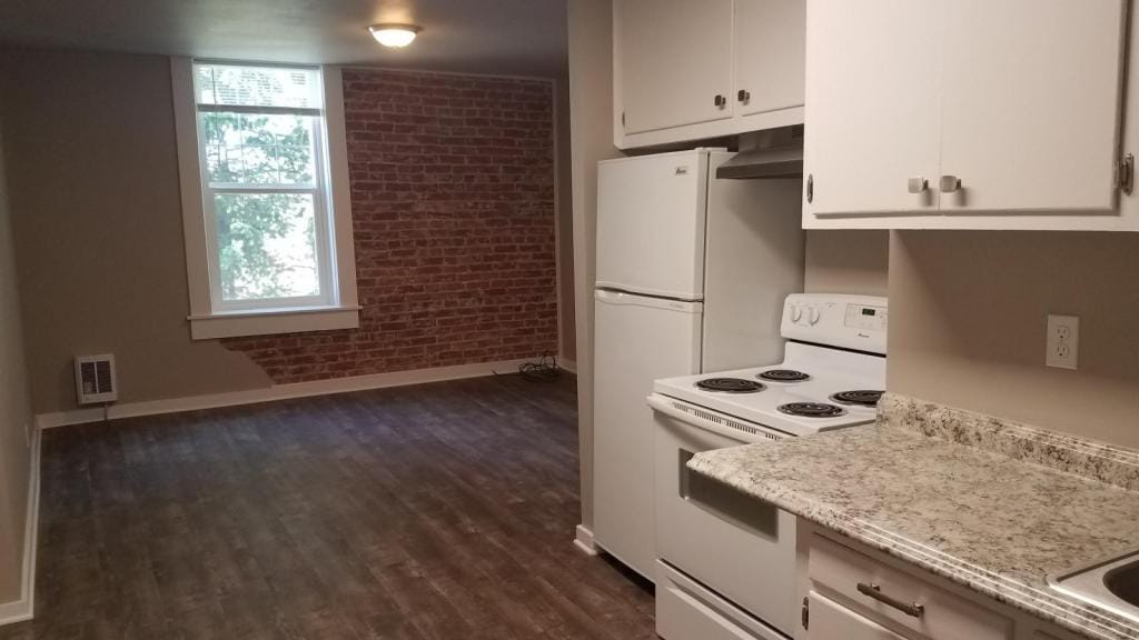 Building Photo - 705 1st St Unit 7
