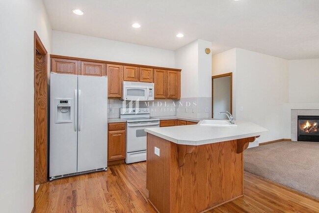 Building Photo - Bellevue Ranch!