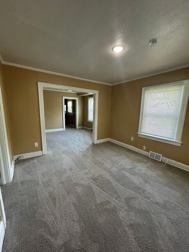 Building Photo - Coming Soon!! 2 Bed 1 Bath House!! $1063.00