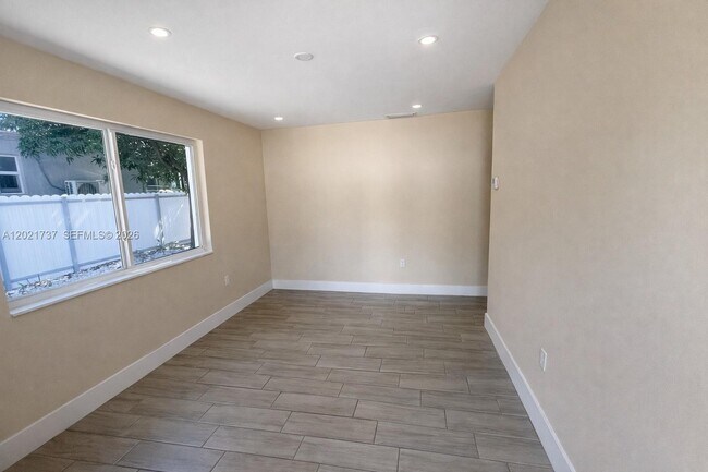 Building Photo - 234 NE 55th Terrace