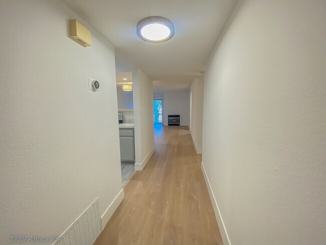 Building Photo - 3239 Altura Ave
