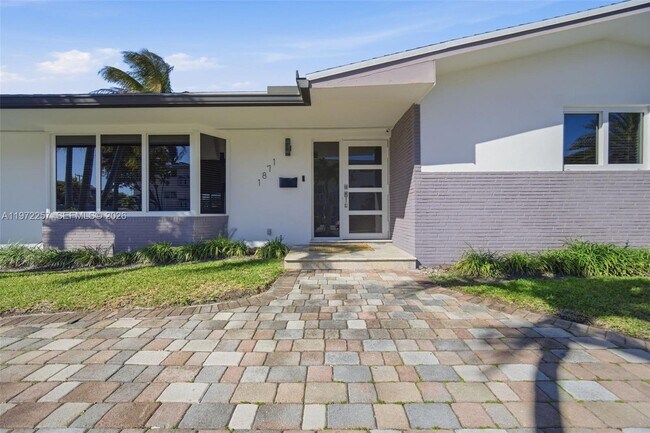 Foto del edificio - 1871 NE 186th St