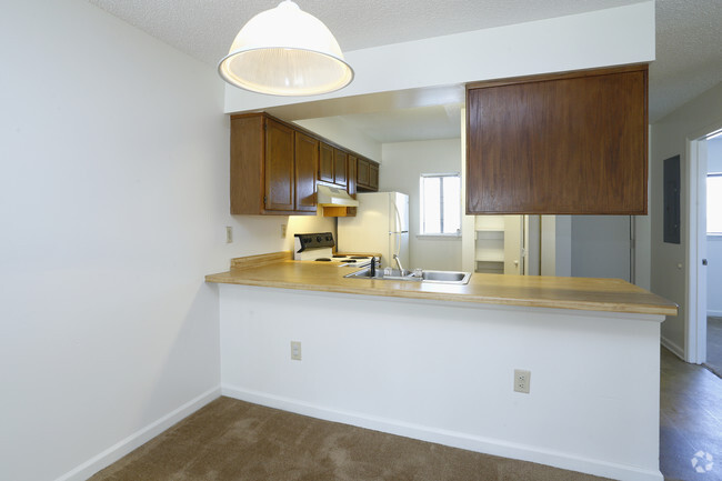 2HAB, 2BA - 889 Ft² ¡Primer techo en el área del comedor - Ashley Park Apartments