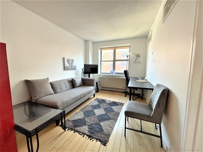Building Photo - 516 W 47th St