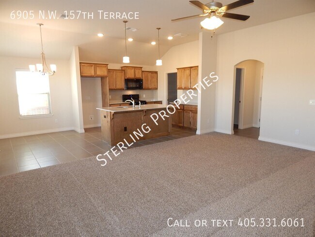 Foto del edificio - 6905 NW 157th Terrace