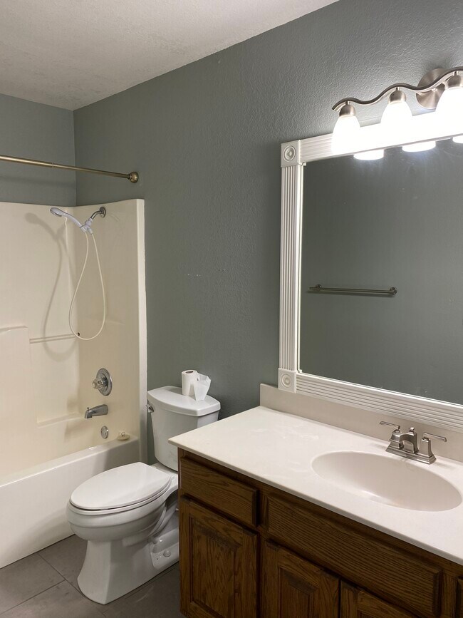 Building Photo - 313 S Keats Dr