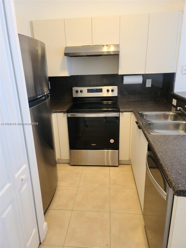 Foto del edificio - 17650 NW 73rd Ave