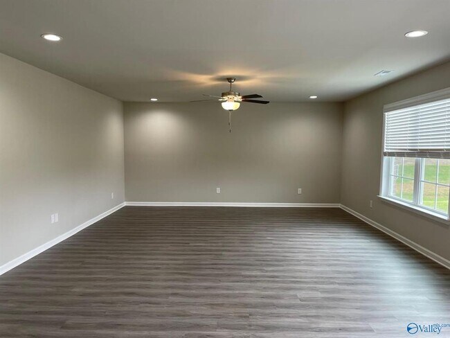 Foto del edificio - 102 Wyatt Miles Ln