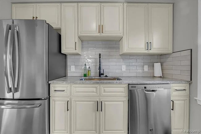 Foto del edificio - 266 Massoit St