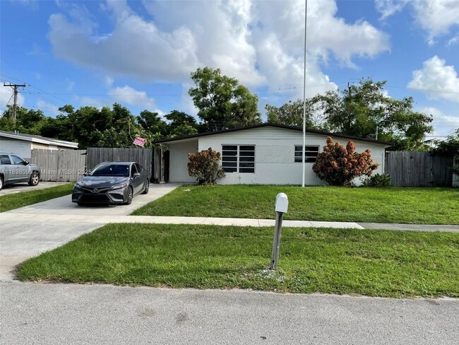 Foto del edificio - 5751 SW 38th Ct