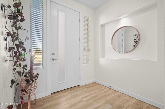 Building Photo - 444 Deserts Dr