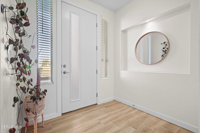 Foto del edificio - 444 Deserts Dr