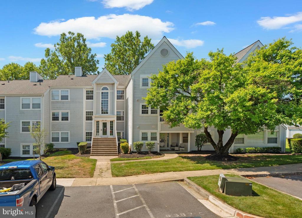Foto principal - 8387 Montgomery Run Rd