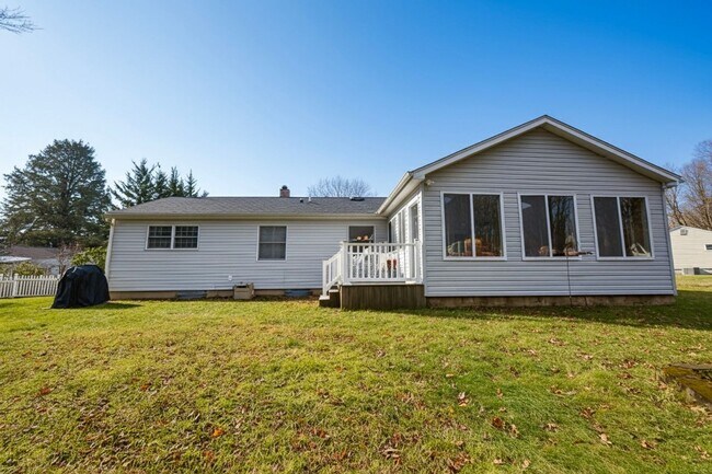 Building Photo - 2 Bedroom 2 Bath Home on Lake Delta For Rent!