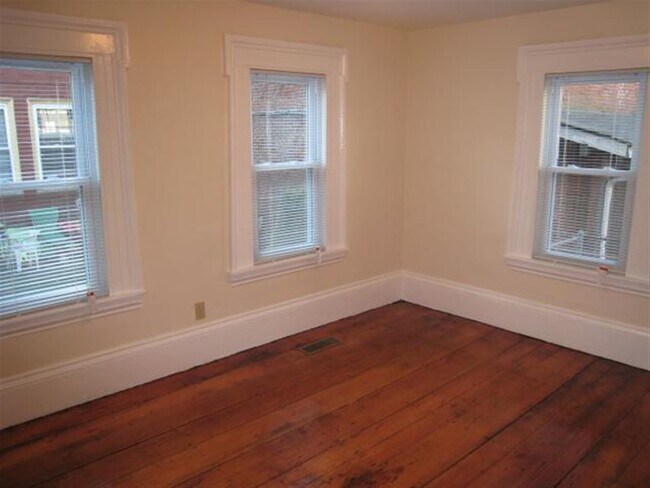Building Photo - 441R Somerville Ave