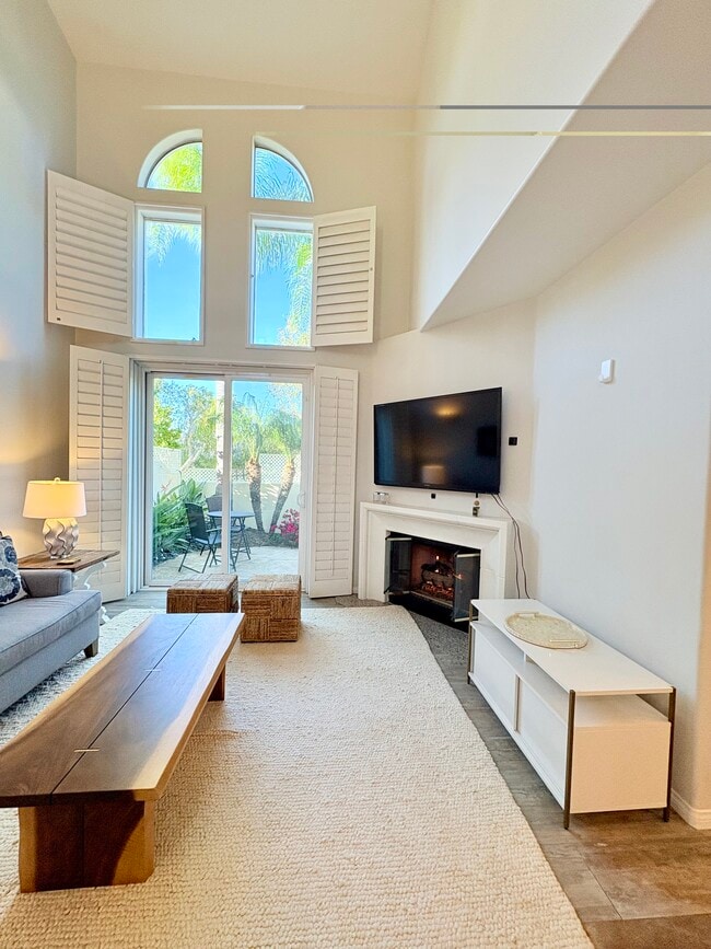 Building Photo - 6483 Zuma View Pl