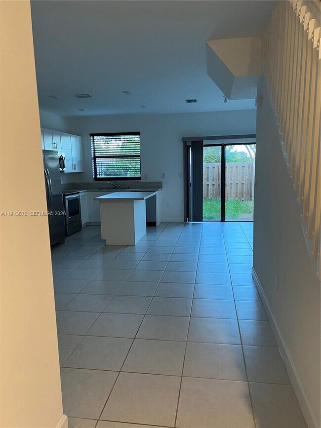 Building Photo - 20631 NE 7th Pl