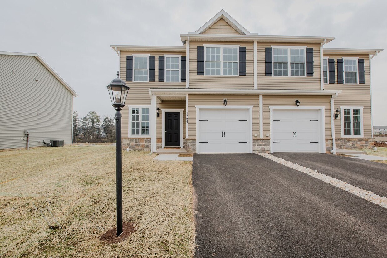 Primary Photo - 3 Bedroom Duplexes
