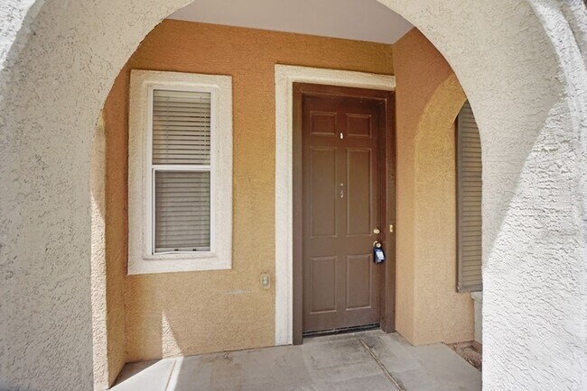 Building Photo - Wonderful 2 story, 3 bed, 3 bath home