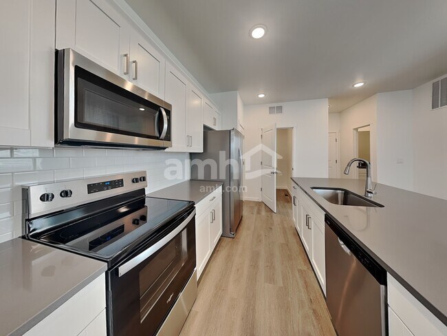 Foto del edificio - 23643 E 3rd Pl