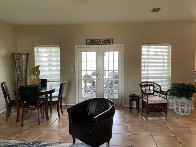 Building Photo - 126 Pike St