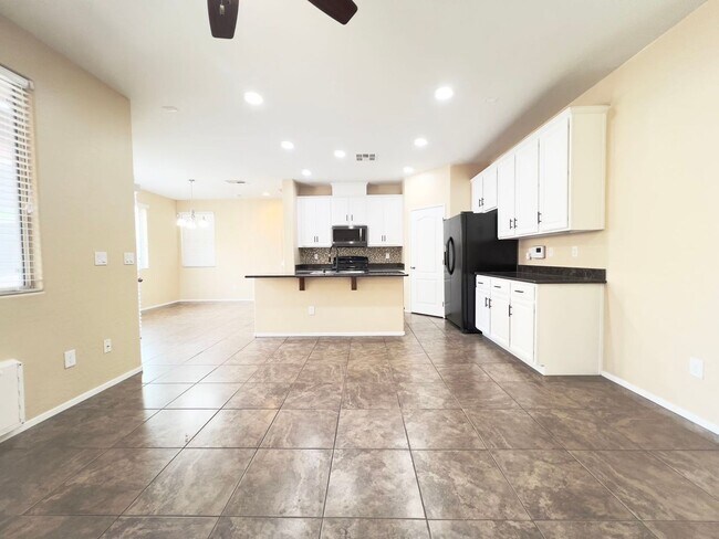 Building Photo - Nice two-story single-family house