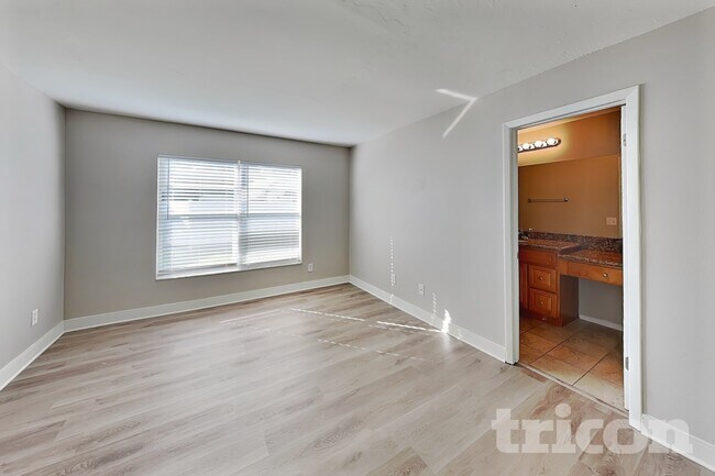 Foto del edificio - 1020 Red Oak Cir