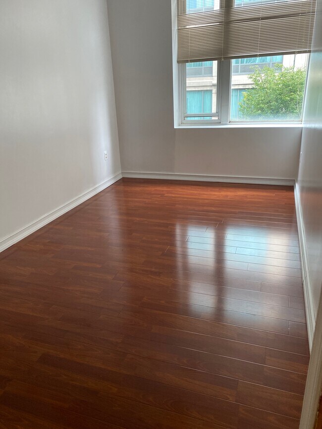 bedroom - 1231 Race St