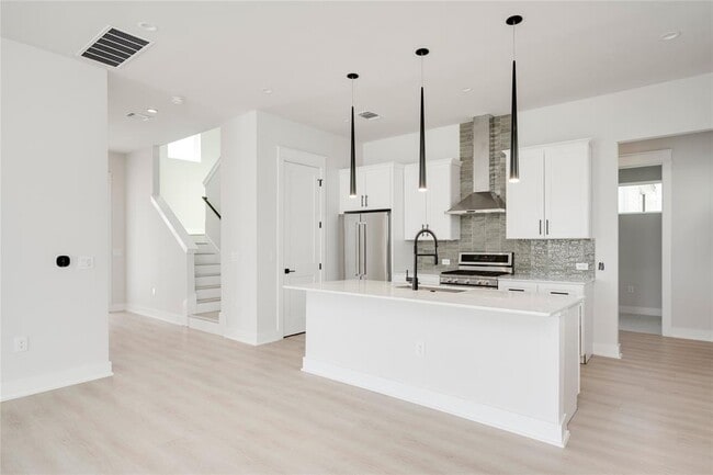 Building Photo - 2725 Bristol Dr