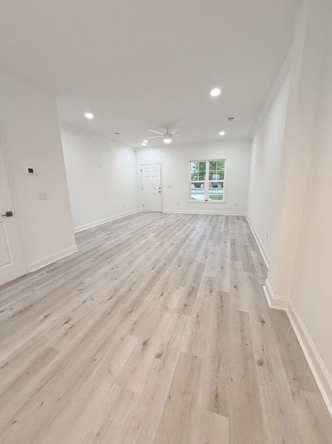 Building Photo - 861 Maxine Ct