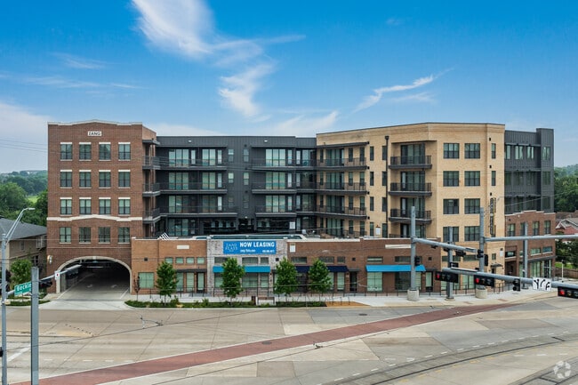 Building Photo - Zang Flats