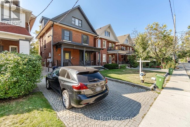 Building Photo - 154 Mavety St