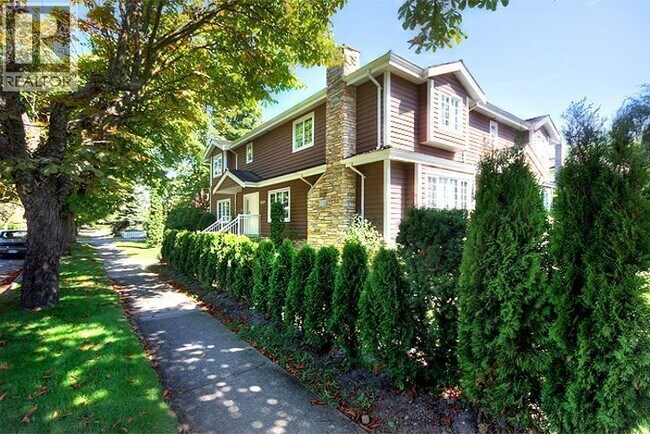 Building Photo - 5688 TRAFALGER STREET